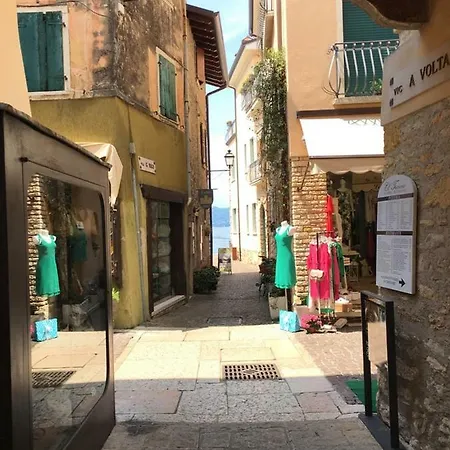 Vicolovolta16 Lägenhet Torri Del Benaco